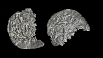 Magnus Lagabøtes sølvpenning: Denne mynten ble Preget 1275-1280, trolig i Bergen. Den har et portrett av kong Magnus Håkonsson, som regjerte fra 1263 til 1280. Mynten gjør kongen synlig over hele landet. Foto: Lill-Ann Chepstow-Lusty