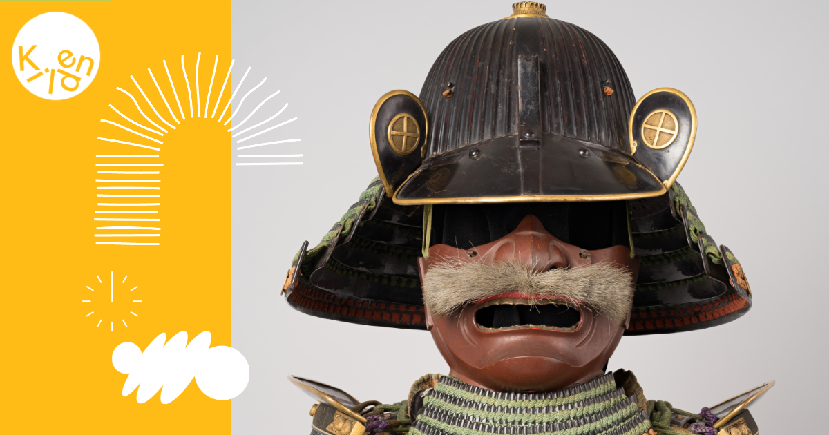 N?rbilde av en samuraihjelm, gul farge til venstre med strektegninger og teksten "Kilden".