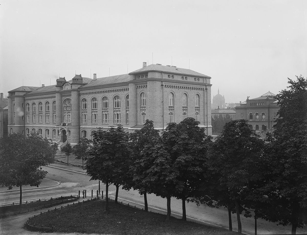 Fasaden på Historisk museum, foto fra 1905