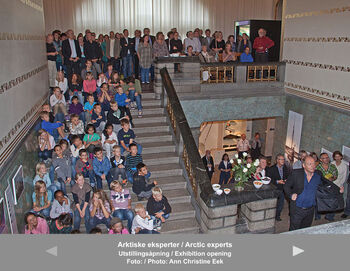 Fashion ,Crowd ,Social group ,Chair ,Event.