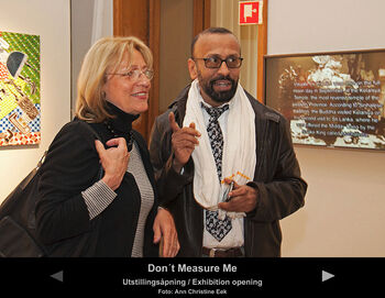Smile ,Glasses ,Vision care ,Coat ,Organ.
