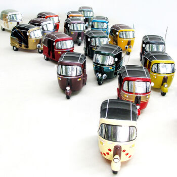 Automotive parking light ,Vehicle ,Land vehicle ,Wheel ,Motor vehicle.