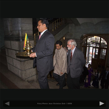 World ,Coat ,Tie ,Standing ,Lighting.