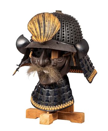 Helmet crests, or “maedate”, often depicted animals a warrior could identify with, or that had qualities, like strength or endurance, that were good to have on the battlefield. This helmet from the 1500s is decorated with a scallop shell. An interesting choice!