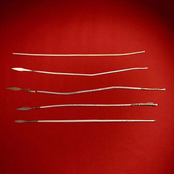 These arrows were shot and lost during reindeer hunting on glaciers in Jotunheimen 1800-1400 years ago, and have remained in the ice until today's warmer climate has melted it again. The Iron Age hunters used more or less the same bow and arrow technology as the very first immigrants after the Ice age. The new material, the iron, provided the opportunity to make sharper eggs that penetrated deeper into the animal's body. Although iron was used in the centuries before our era, it was not until the Late Roman period (ca. 200-400 AD) that it was used for arrowheads in hunting on a larger scale. Bone was in use at the same time.