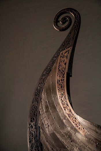 The copy of the serpent's head is placed on the Oseberg ship, the world's best-preserved Viking ship, which can be seen when the Museum of the Viking Age opens. View in a large format .