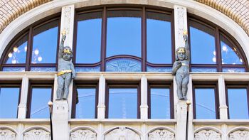 Historisk museum er et prakteksempel på jugendstil, tegnet av arkitekt Henrik Bull.