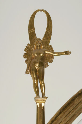 menneskekroppen ,kryss ,statue ,sokkel ,skulptur.