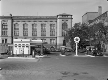 Caltex&amp;#160;bensinstasjon i 1955.