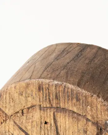 Bildet kan inneholde: tre, hardved, naturmateriale, planke, trefeis.
