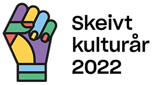 Illustrasjon av en knyttet hånd i regnbuens farger. Til høyre står teksten "Skeivt kulturår 2022".