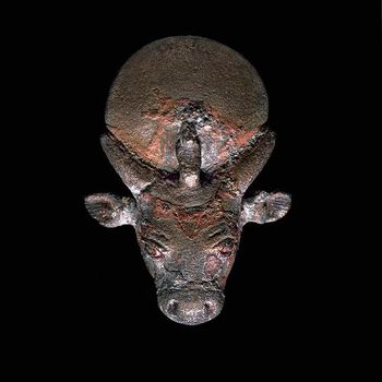 Oksehode i bronse som forestiller den egyptiske guden Apis. Fra 664-525 f.vt.&amp;#160;