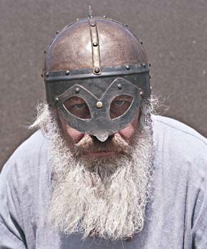 Morten Næss på&amp;#160;Viking Kaupang. Øvre Fossum gård, Stovner 2000. /&amp;#160;Morten Næss at a Viking market. Stovner, Norway 2000.
