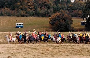 Normannerer (fra Frankrike) til hest under ledelse av hertug Vilhelm av Normandie (bedre kjent som Erobreren) klare til å møte Harolds hær av anglosasakserer. &amp;#160;Slaget ved Hastings 1066, England 2000 /&amp;#160;Mounted Normans, led by Duke William of Normandie (better known as William the Conquerer) ready to attack the Anglo-Saxon army of King Harold. The Battle of Hastings 1066, England 2000.