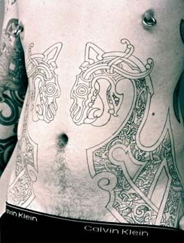 Dansk vikingentusiast med Oseberg-inspirerte tatoveringer. Oslo Tatoo Convention 2000 /&amp;#160;Danish Viking-fan with tattoos inspired by the Viking ship of Oseberg. Oslo Tatoo Convention 2000