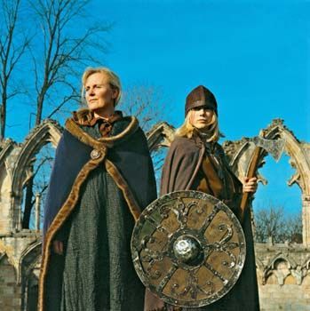 Norsk mor og datter. Jorvik Vikingfestival Jolablot. York, England 2001 /&amp;#160;Norwegian mother and daughter. Jordvik Vikingfestival Jolablot. York, England 2001