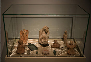 tre ,kunst ,gjenstand ,skulptur ,vitrineskap.