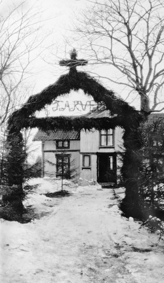 Bildet kan inneholde: hus, bygning, tre, hytte, hjem.