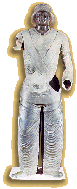 Statue i hvit drakt.