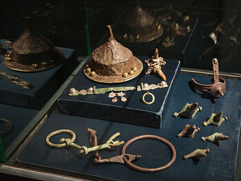 bilderamme ,kunst ,gjenstand ,hodeplagg ,font.