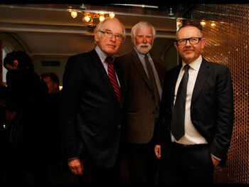 Åpning av "Den tunge bagasjen". Styreleder Eilif Holte, professor Egil Mikkelsen og avdelingsdirektør Karsten Aase-Nilsen.