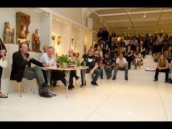 Boklansering "Helvetes engler". Debatt ved Thomas Hylland-Eriksen, rektor ved UiO&amp;#160;Ole Petter Ottersen, fotograf&amp;#160;Marcel Leliënhof, forfatter Hugo Lauritz Jenssen og Hells Angels talsperson Rune Super'n Olsgaard.&amp;#160;