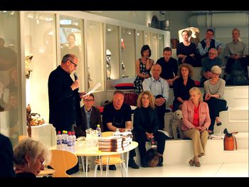 Bokfest: Antologien Ja, vi elsker frihet - redaktør Svein H. Gullbekk. Her taler en av forfatterne, Frode Iversen.