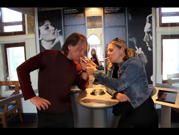 Etter foredraget: Om Points of Pain . Kate Pendry og Marius i Stairway to Heaven.