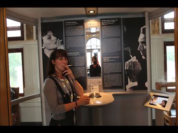 EuroPride 2014:&amp;#160; Pride -deltakere i kunstinstallasjonen&amp;#160; Stairway to Heaven.