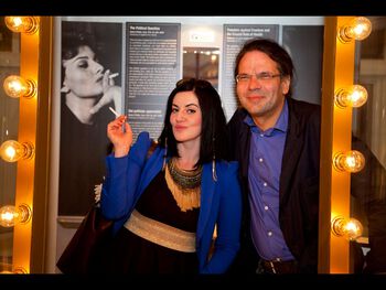 Fra debatten «The other word for nothing left to lose» med filosofen Robert Pfaller som problematiserte røykeloven og reiste spørsmål om menneskets frihet og statens velmenende hånd. Her med kurator av "Stairway to Heaven" - Tereza Kuldova.