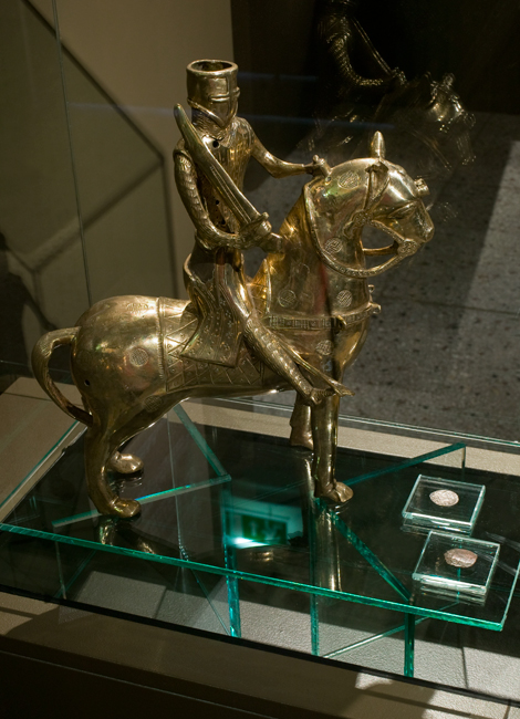 Bildet kan inneholde: hest, skulptur, kunst, statue, arbeidsdyr.