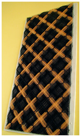 brun ,tartan ,rektangel ,erme ,tre.