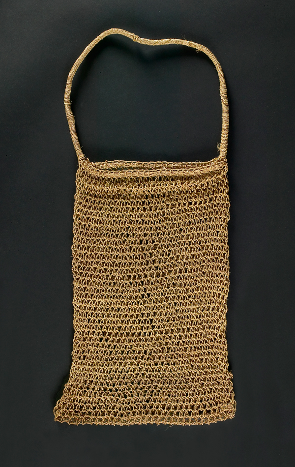 Bildet kan inneholde: hekle, brun, bag.